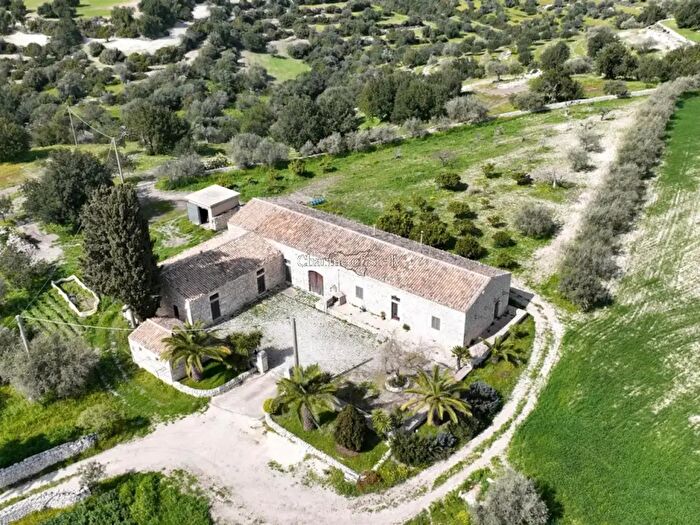 Casa con 10 locali in vendita in Favarotta Cozze Rose, Modica