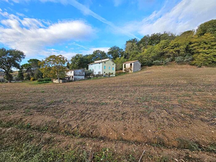 Casa con 5 locali in vendita in San Severino Marche