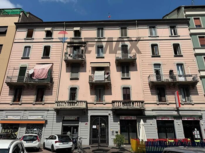 Appartamento trilocale in affitto in Via Vallazze, Milano