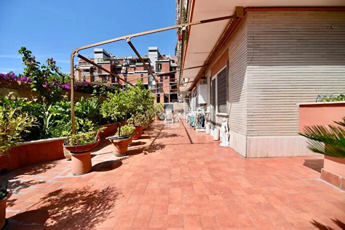 Appartamento trilocale in vendita in Via Marcello Pucci Boncambi, Roma