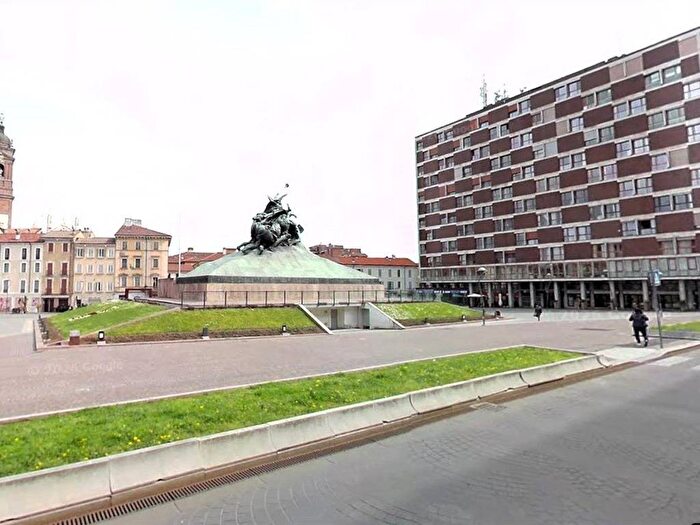 Appartamento trilocale in affitto in VIA ZAVATTARI, Centro Storico, Monza