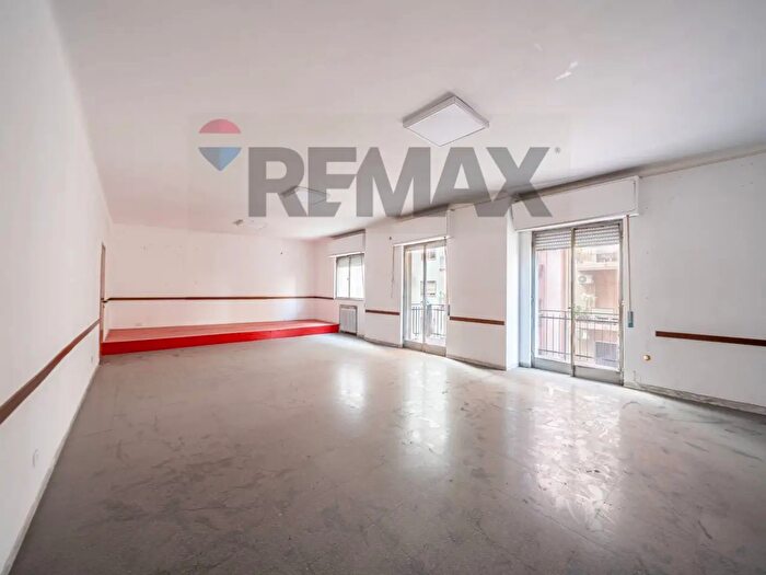 Appartamento con 11 locali in vendita in Via Principe Amedeo, Taranto