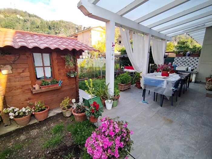 Casa quadrilocale in vendita in Massa