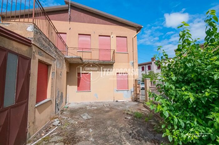 Appartamento quadrilocale in vendita in Via Rodolfo Rossi Grignano Polesine, Rovigo