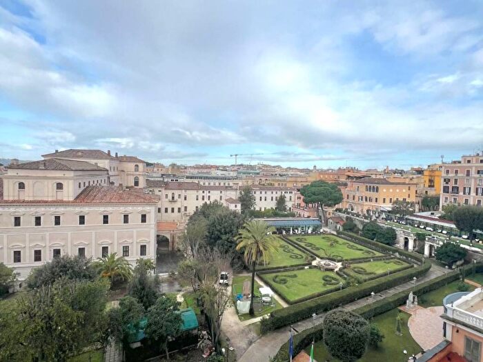 Appartamento con 5 locali in affitto in Piazza Barberini, Vittorio Veneto, Roma