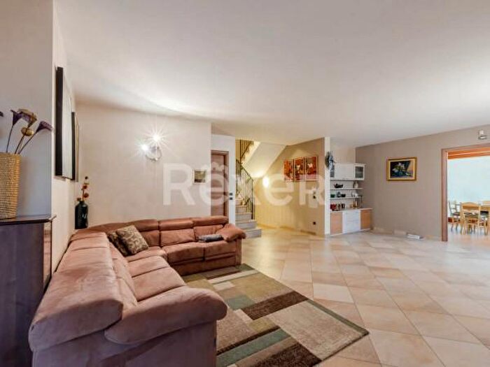 Casa con 6 locali in vendita in Via Costa Erta N°, Parre