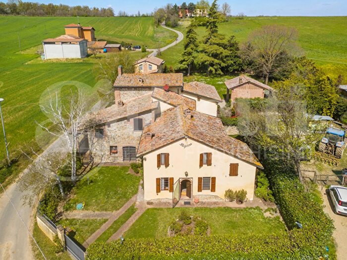 Casa con 20 locali in vendita in Strada della Manica, Alseno