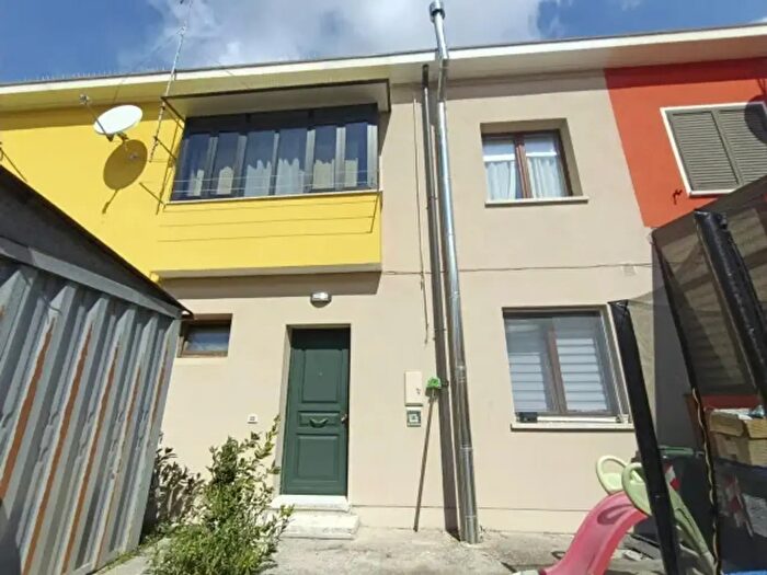 Casa con 6 locali in vendita in Via Gardena, Adria