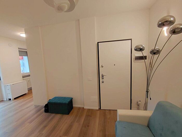 Appartamento bilocale in affitto in Via dei Guarneri, Vigentino Fatima, Milano