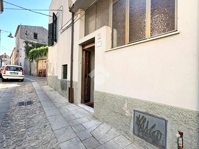 Appartamento con 5 locali in vendita in Via Alberto Mario, Nuoro