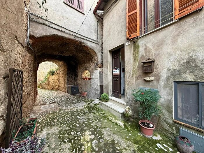 Appartamento trilocale in vendita in Via di Cicignano, Collevecchio