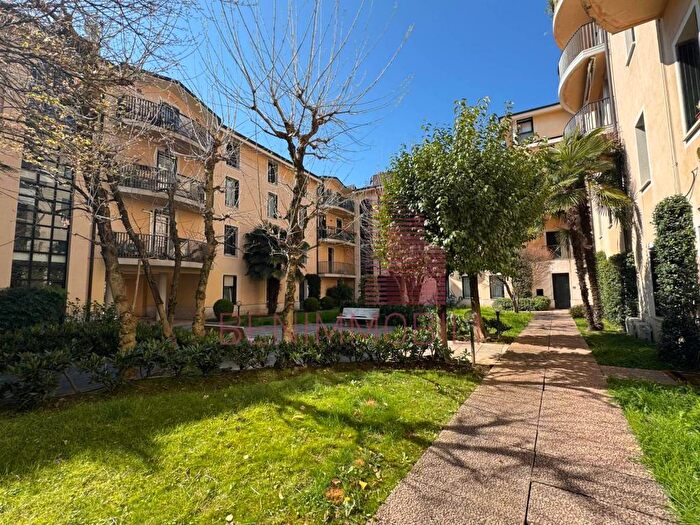 Appartamento trilocale in affitto in Viale Venezia, Panoramica, Brescia