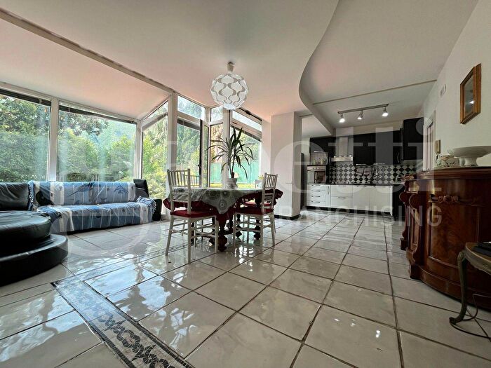 Casa con 7 locali in vendita in Via Atzori, Nocera Inferiore