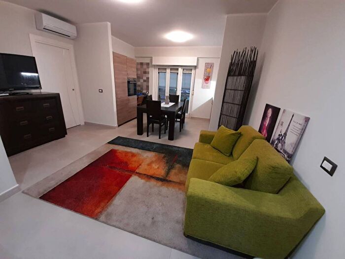 Appartamento trilocale in affitto in Via San Mauro, Centro, Aci Castello