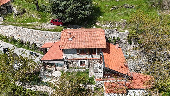 Casa bilocale in vendita in Strada Provinciale, Castel Vittorio