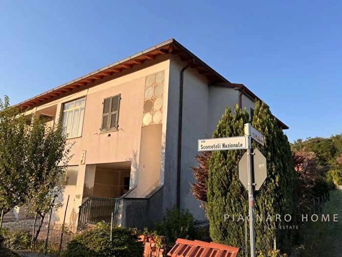 Casa con 5 locali in vendita in Via Scorcetoli Nazionale, Filattiera