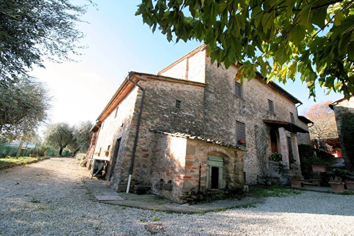 Casa con 13 locali in vendita in Serravalle Pistoiese