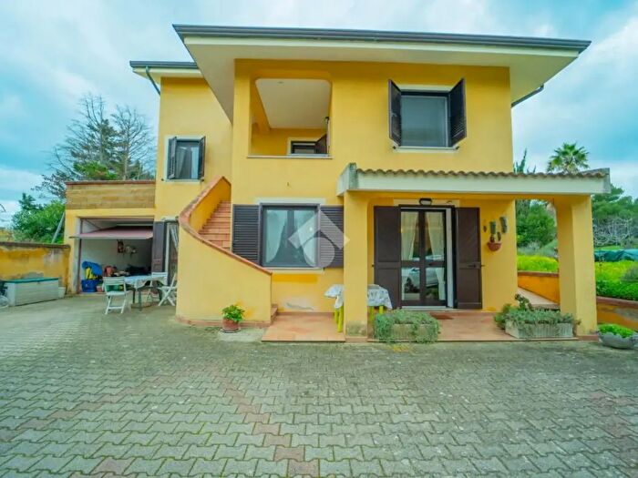 Casa quadrilocale in vendita in Strada Vicinale Russeglia, Sassari