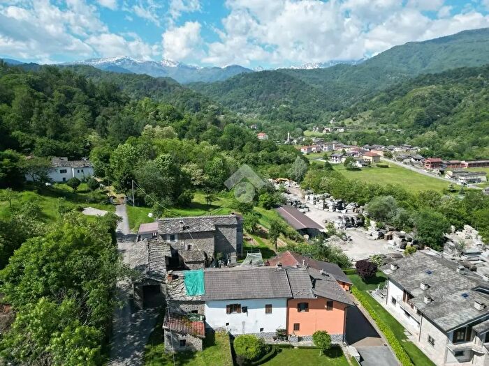 Casa con 5 locali in vendita in Via Montebracco, Barge