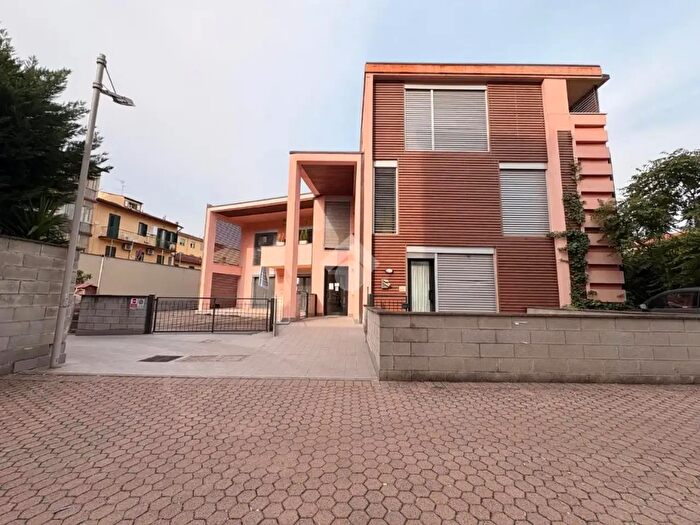 Appartamento trilocale in vendita in Via delle Gore, Firenze