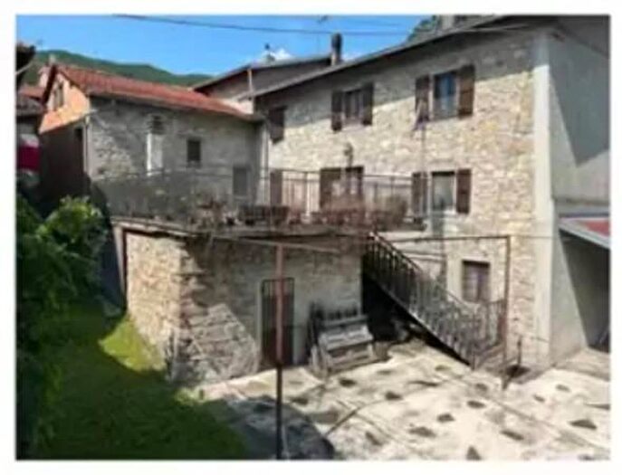 Casa monolocale in vendita in Frazione Sivizzo, Corniglio