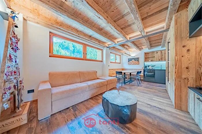 Appartamento quadrilocale in vendita in Via G Carducci Madesimo So, Madesimo