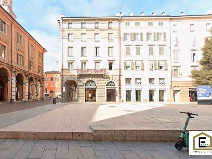 Appartamento quadrilocale in affitto in Piazza Giuseppe Mazzini, Centro Storico, Modena