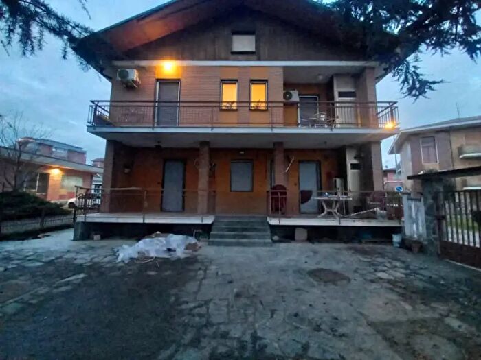 Appartamento quadrilocale in affitto in Via Santa Chiara, Borgaro Torinese