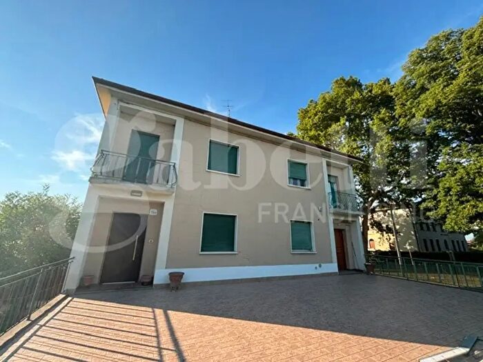 Casa quadrilocale in vendita in Via Sant'Antonio, Medicina