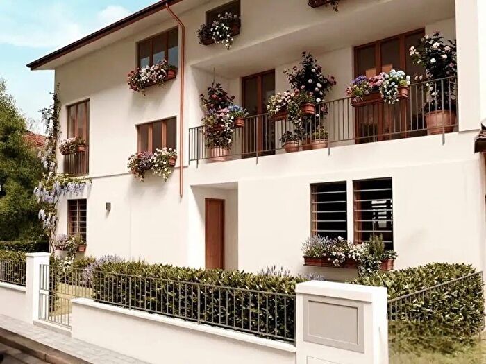 Appartamento con 6 locali in vendita in Sesto Fiorentino