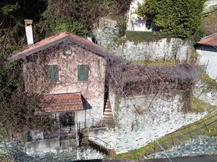 Casa trilocale in vendita in Strada Provinciale per Garzeno, Dongo