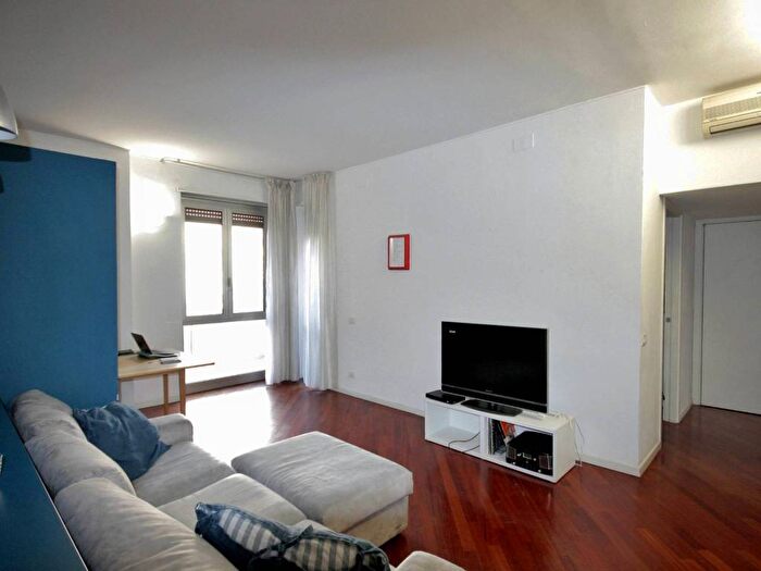 Appartamento trilocale in affitto in Via Breno, Lodi Brenta, Milano