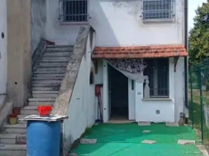 Casa bilocale in vendita in Via Legnago, Mantova