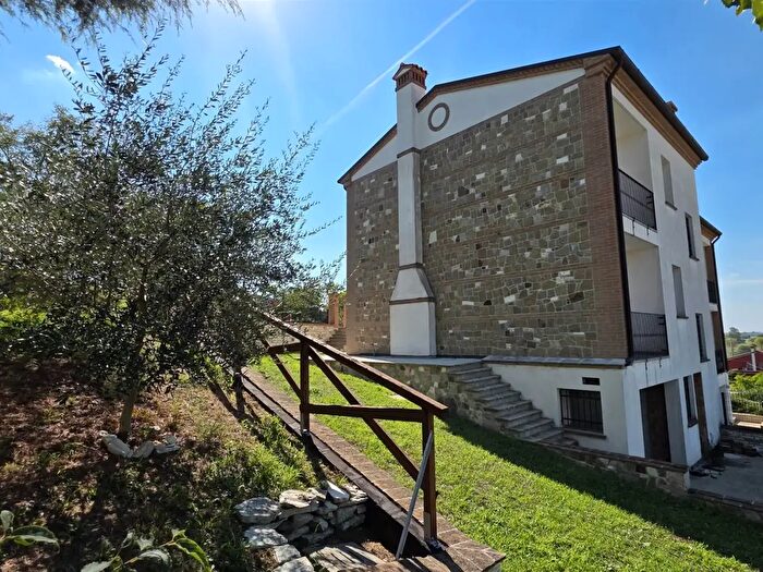 Casa con 5 locali in vendita in Baone