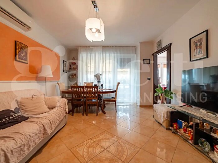 Appartamento trilocale in vendita in Via Monte Penice, Rozzano