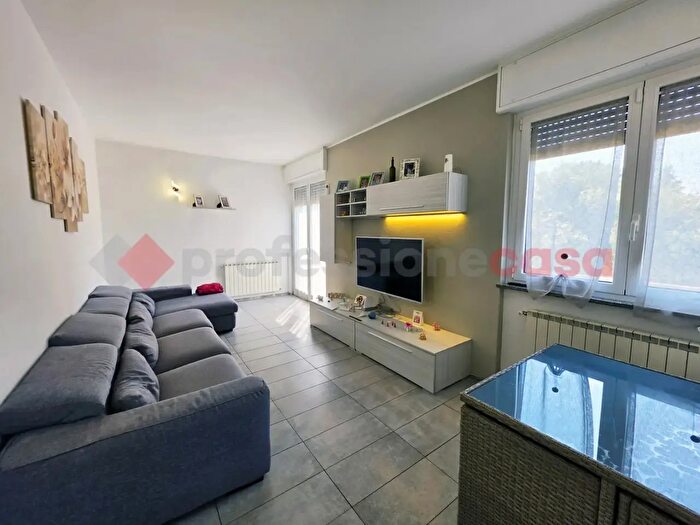 Appartamento quadrilocale in vendita in Via Giuseppe Parini, Cadorago