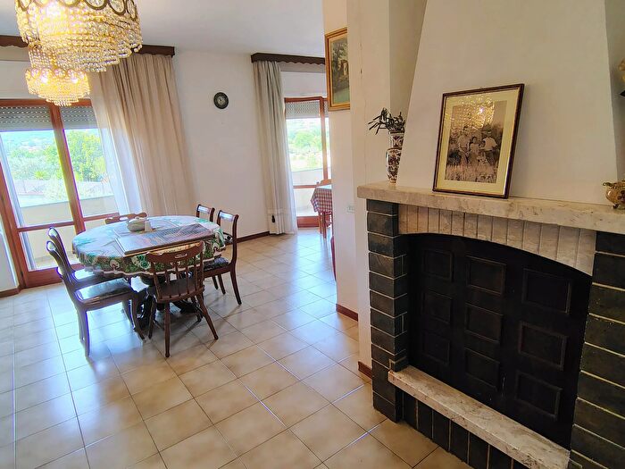 Appartamento trilocale in vendita in Via Nazionale Piane d Archi, Archi