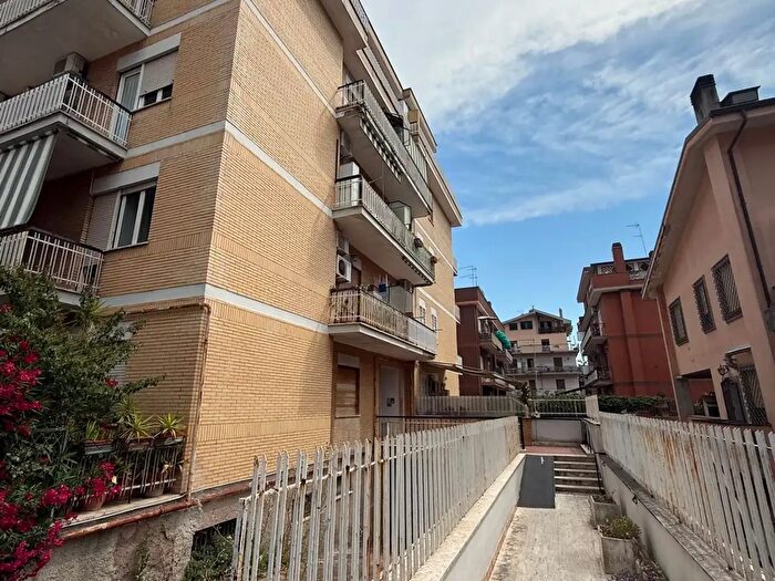 Appartamento bilocale in vendita in Via Motta Visconti, Roma