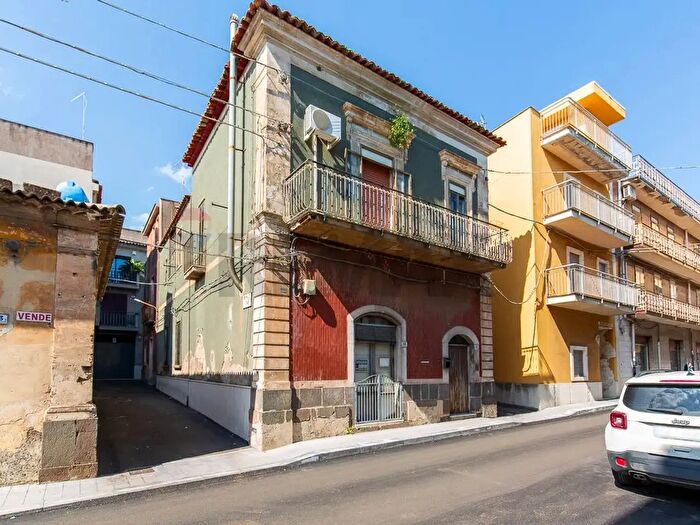 Casa con 6 locali in vendita in Via Camillo Benso Conte di Cavour, Carlentini