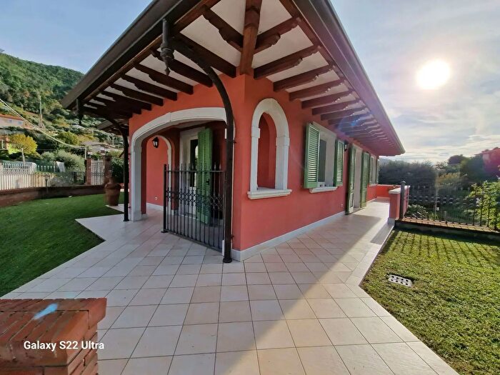 Casa con 7 locali in vendita in Via Pescino, Pietrasanta