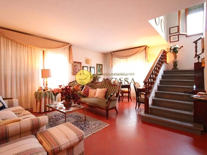 Casa con 9 locali in vendita in Figline e Incisa Valdarno