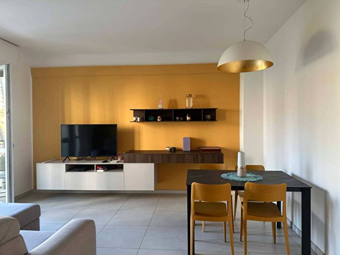 Appartamento trilocale in affitto in Via Angelo Inganni, Primaticcio, Milano