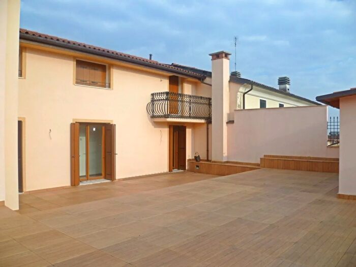 Appartamento con 7 locali in vendita in Schio