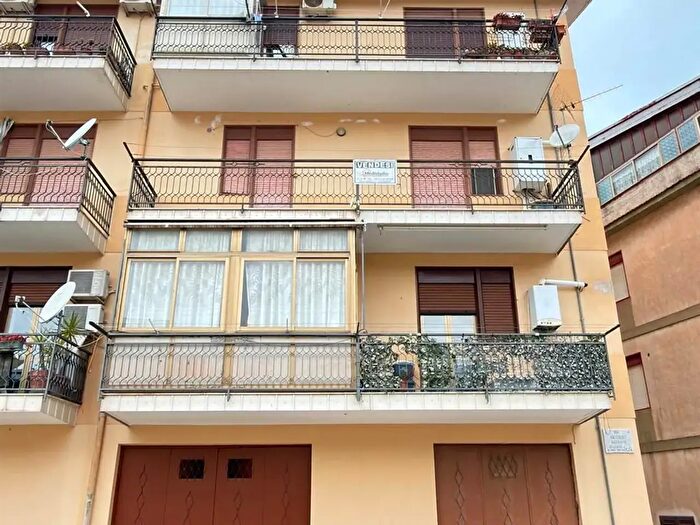 Appartamento trilocale in vendita in Palazzo Adriano