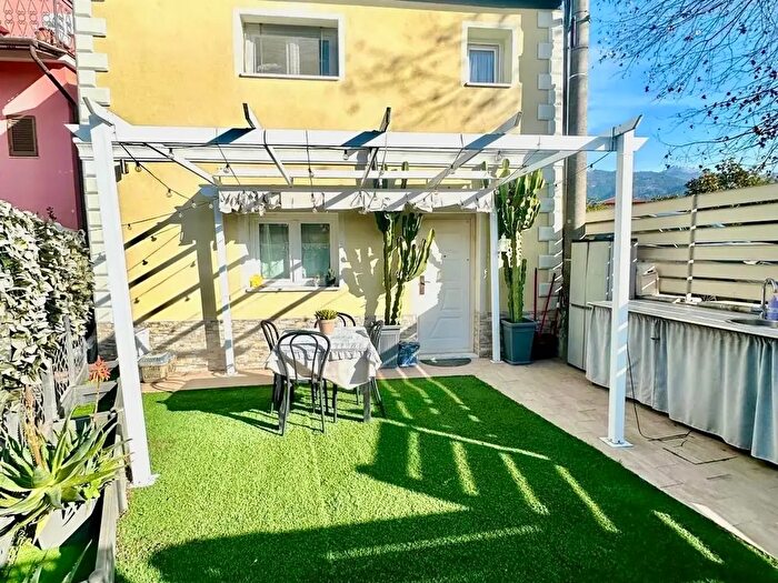 Casa bilocale in vendita in Massa