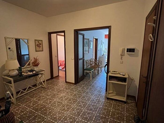 Appartamento quadrilocale in affitto in Via Flavio Gioia, Centro, Forte dei Marmi