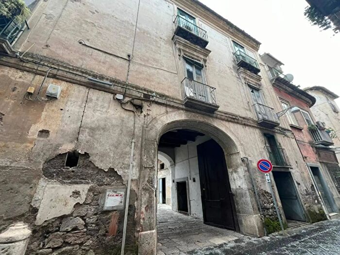 Appartamento con 11 locali in vendita in Via Roberto dAngò, Santa Maria Capua Vetere