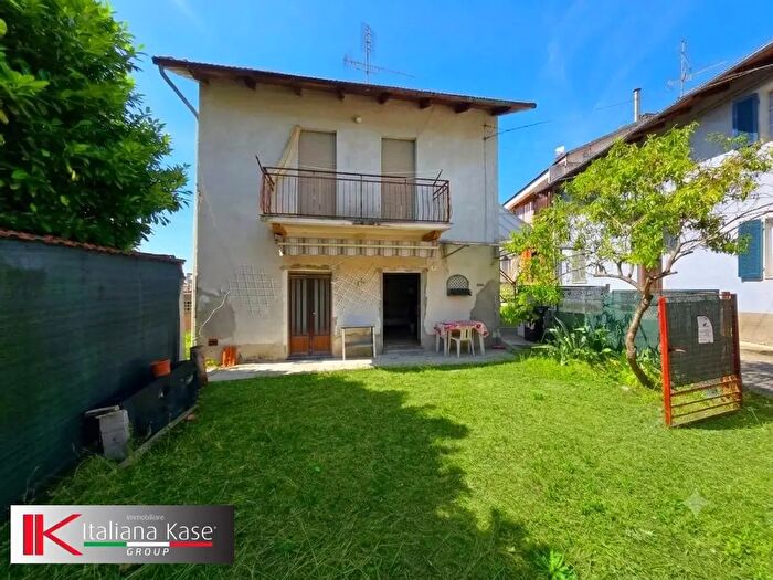 Casa quadrilocale in vendita in Via Re, Villamiroglio
