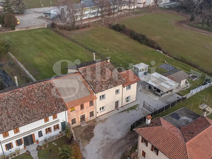 Casa con 5 locali in vendita in Via Giovanni Comin, Gruaro