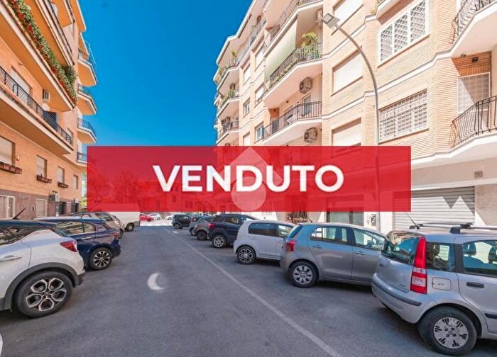 Appartamento con 5 locali in vendita in Via Maria Montessori, Roma